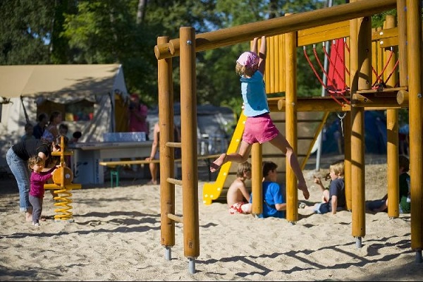 /campings/francia/poitou-charentes/charente-maritima/Huttopia Oléron Les Pisn/camping-oleron-les-pins-1483236258-xl.jpg